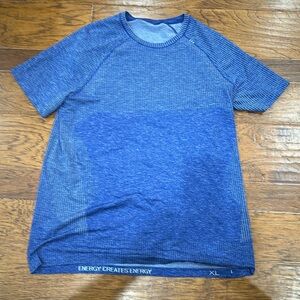 Men’s blue Lululemon T-shirt